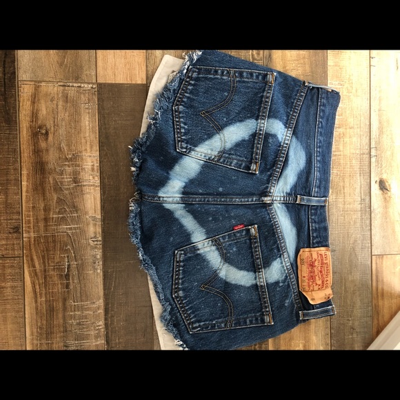 Levi’s - Picture 1 of 3